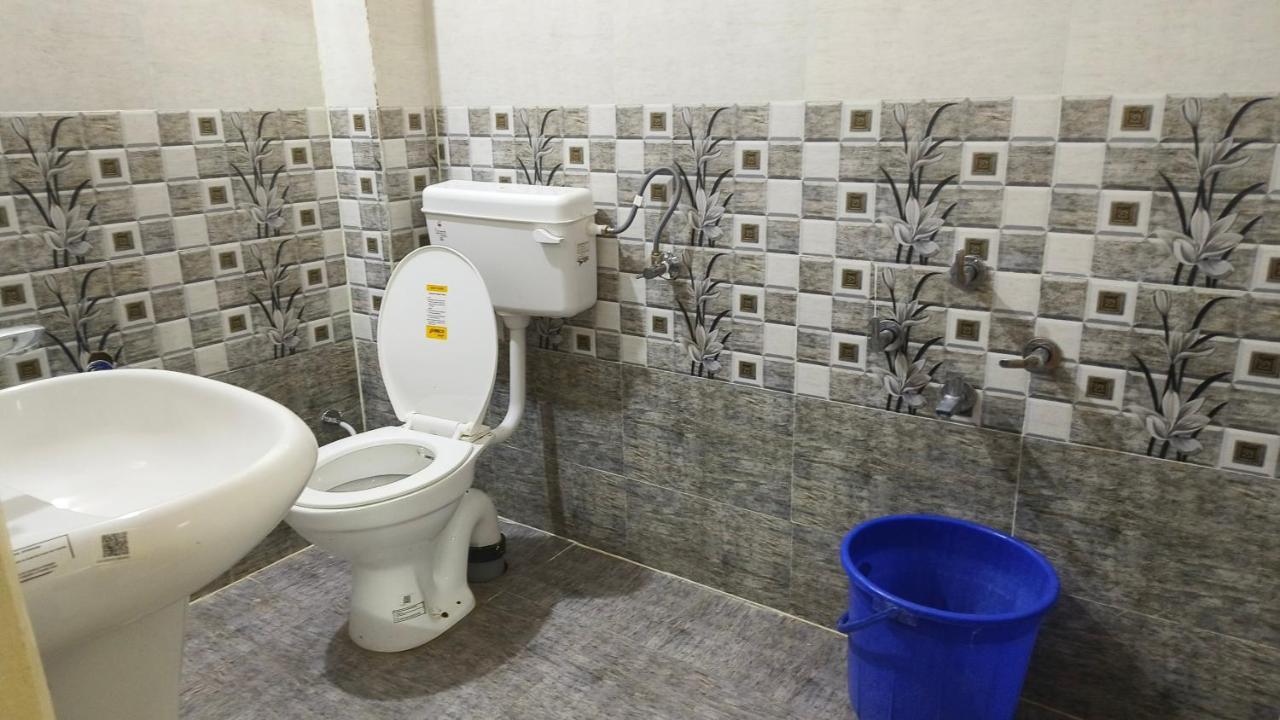 Nain Guest House Uddzsaín Kültér fotó