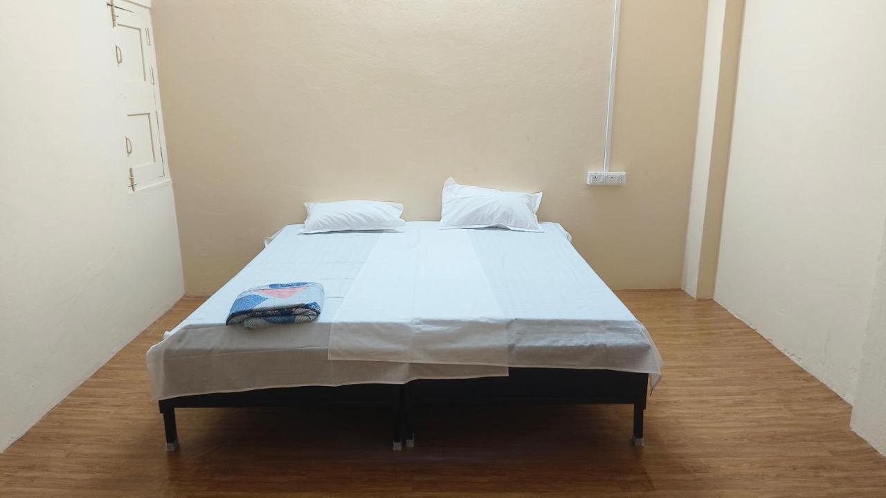 Nain Guest House Uddzsaín Kültér fotó
