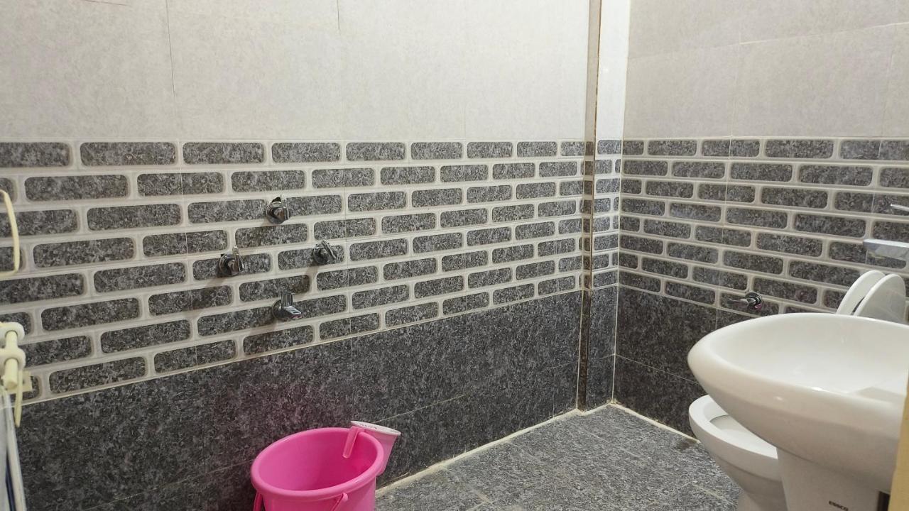 Nain Guest House Uddzsaín Kültér fotó