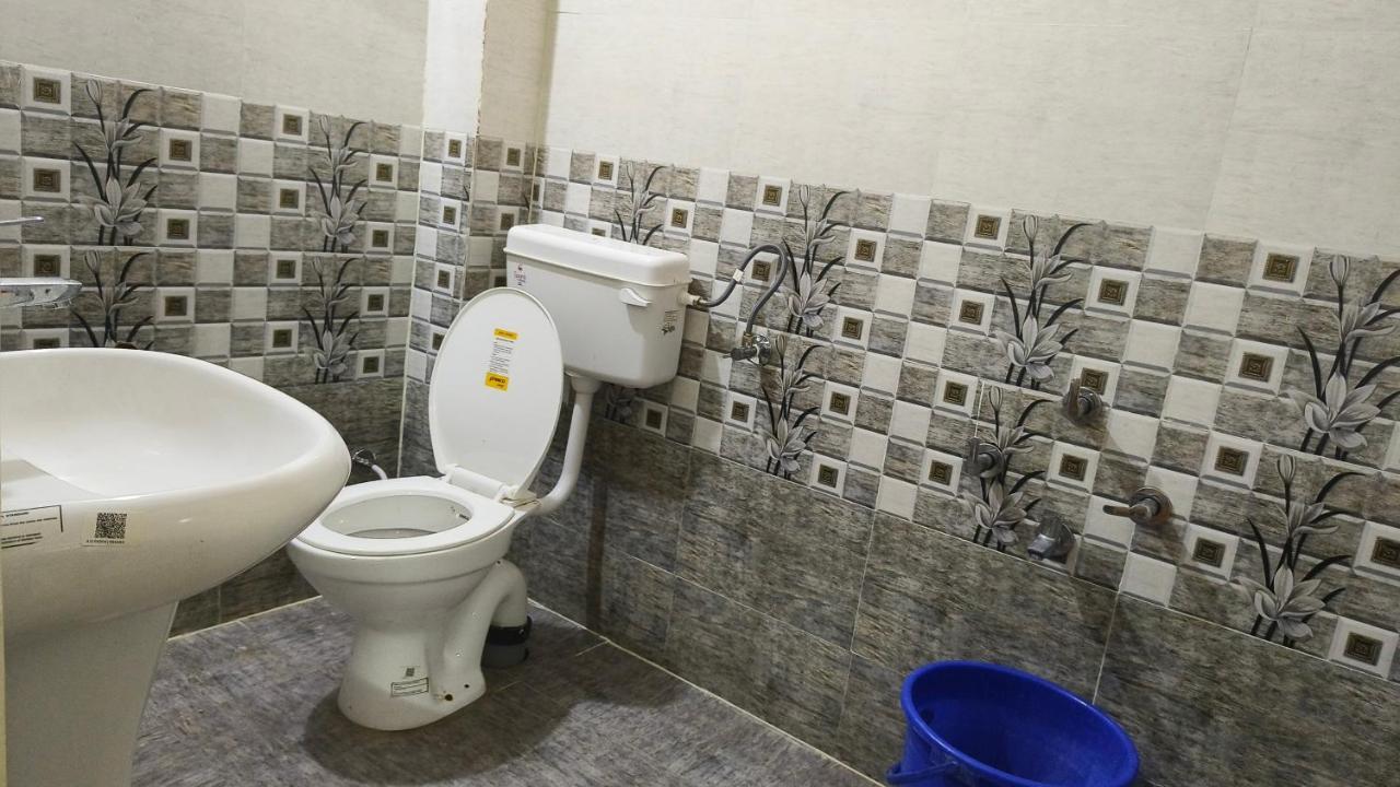 Nain Guest House Uddzsaín Kültér fotó