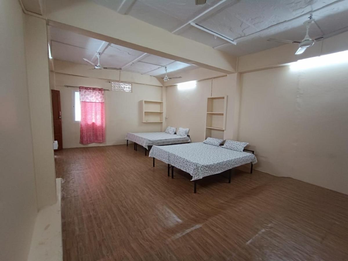 Nain Guest House Uddzsaín Kültér fotó